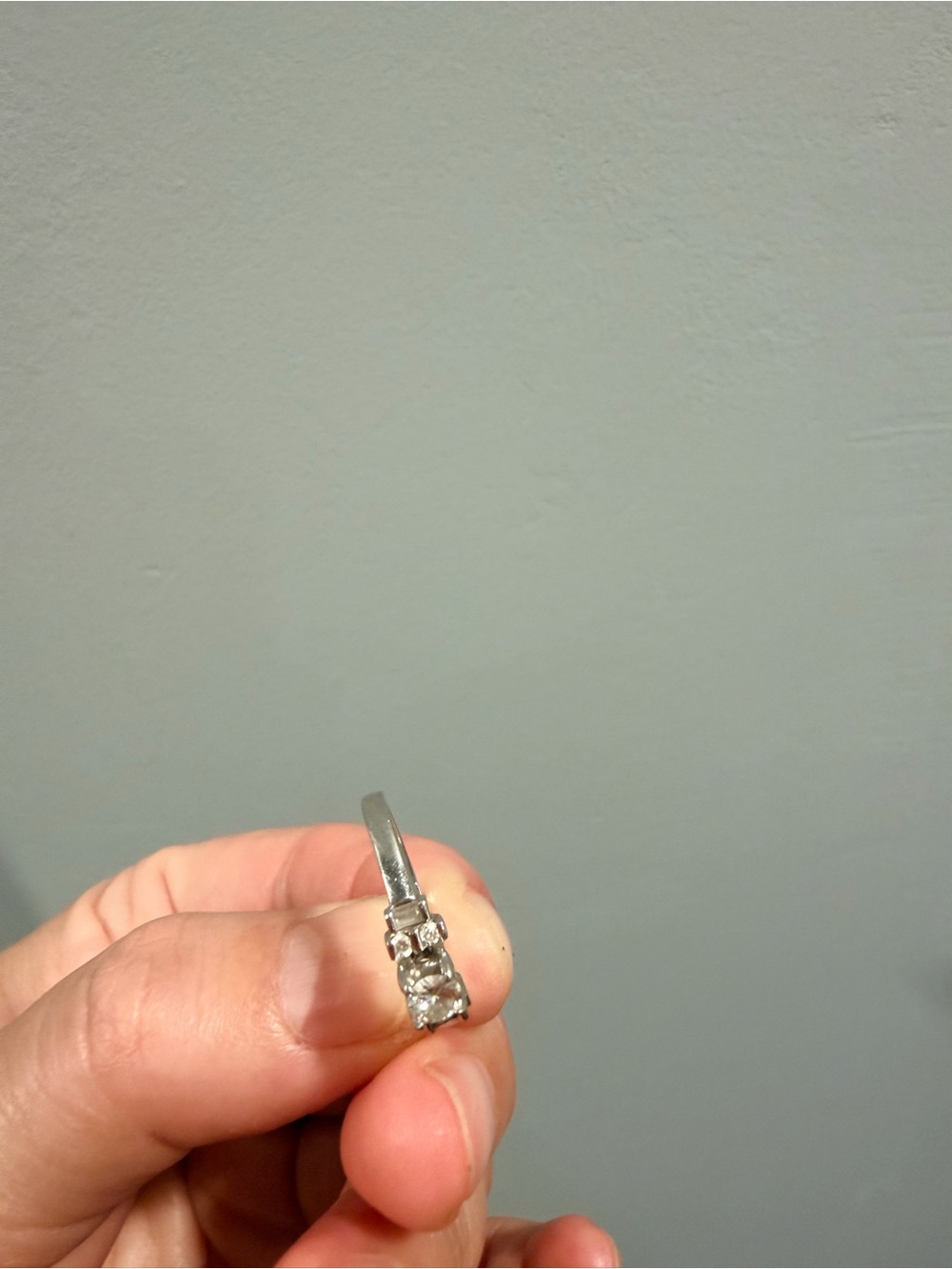 Real dimoand ring with size stones. Size 7 14k gold. - Picture 5 of 7